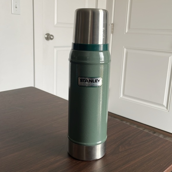 Stanley 25 oz Adventure Bottle - Hammertone Green - Picture 1 of 7